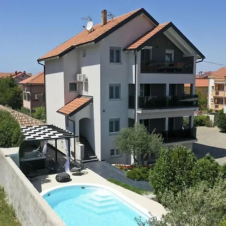 Villa Ksenija With Heated Pool *