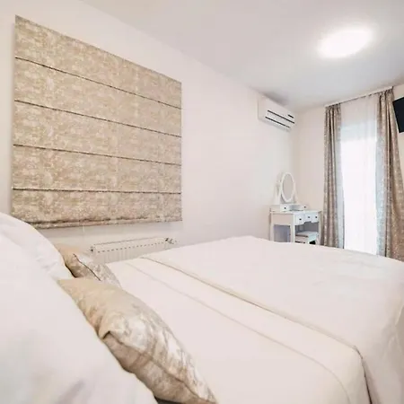 Villa Ksenija With Heated Pool *