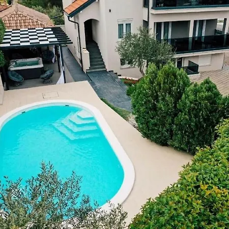 Ksenija With Heated Pool
