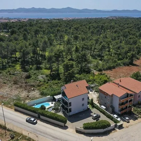 Ksenija With Heated Pool Villa *